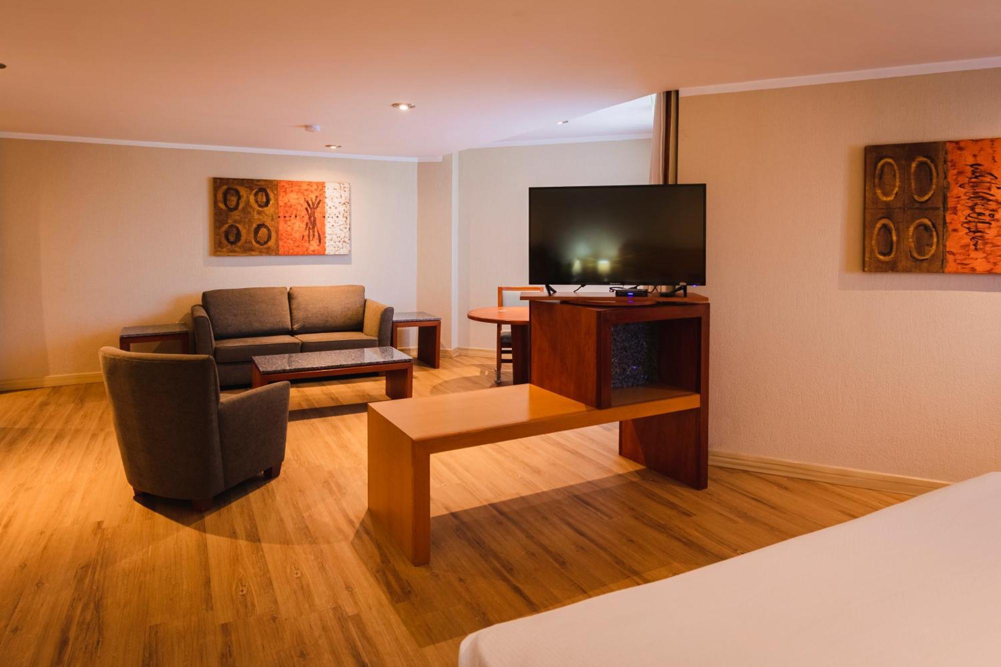 Hotel Mirabel เกเรตาโร ภายนอก รูปภาพ